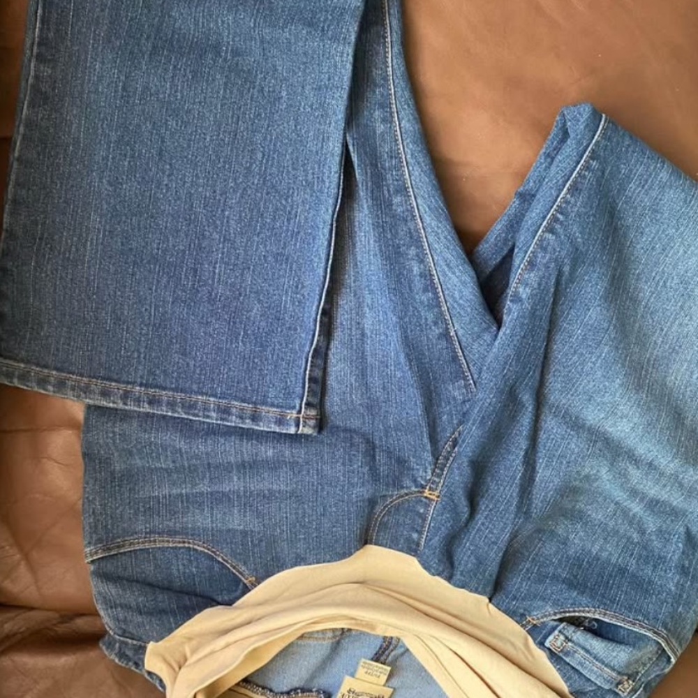 Maternity jean bundle - Picture 5 of 9
